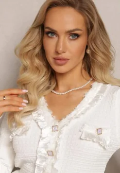 Biała Bluzka Kardigan z Fakturowanej Dzianiny z Falbankami i Guzikami Balioppa