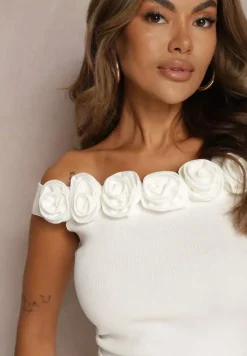 Biała Bluzka o Prążkowanym Kroju z Aplikacją w Kształcie Kwiatów Renadea