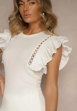 Biała Bluzka Ozdobiona Ażurowym Motywem i Falbanami Izovira