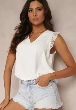 Biała Bluzka Top z Tkaniny Plumeti z Ozdobną Koronką Caliya