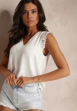 Biała Bluzka Top z Tkaniny Plumeti z Ozdobną Koronką Caliya