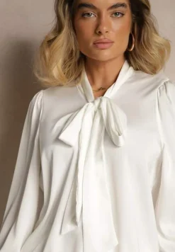 Biała Bluzka Wiązana Przy Dekolcie z Ażurową Koronką na Dole Haliritia