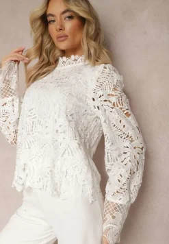 Biała Bluzka z Ażurowym Zdobieniem i Długim Rękawem Protenia