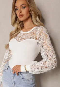 Biała Bluzka z Bawełny Ozdobiona Koronkową Wstawką w Ażurowy Wzór Rafoilla