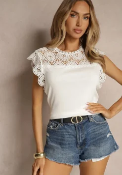Biała Bluzka z Bawełny Zdobiona Koronką przy Dekolcie Fevamire