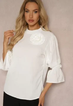 Biała Bluzka z Dodatkiem Bawełny Ozdobiona Kwiatem 3D Merisara
