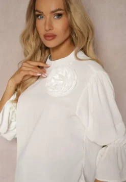 Biała Bluzka z Dodatkiem Bawełny Ozdobiona Kwiatem 3D Merisara