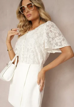 Biała Bluzka z Koronkowego Materiału z Ozdobnymi Guzikami Dimlline