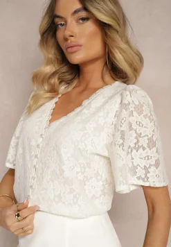 Biała Bluzka z Koronkowego Materiału z Ozdobnymi Guzikami Dimlline