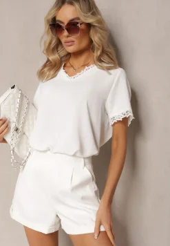 Biała Bluzka z Trójkątnym Dekoltem Ozdobiona Siateczką Tirvana