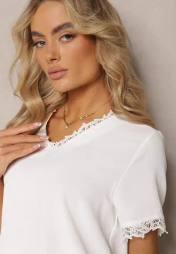 Biała Bluzka z Trójkątnym Dekoltem Ozdobiona Siateczką Tirvana
