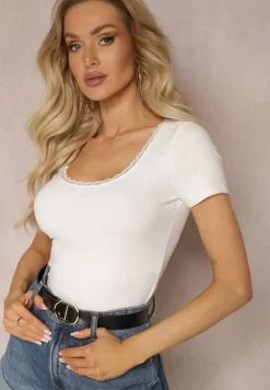 Biała Bluzka z Trójkątnym Dekoltem z Koronką Thisalla