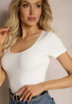 Biała Bluzka z Trójkątnym Dekoltem z Koronką Thisalla