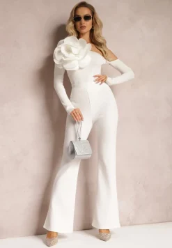 Biała Bluzka z Wiskozy o Asymetrycznym Kroju z Aplikacją 3D z Kwiatem Cheleta