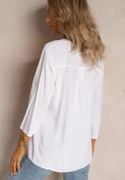 Biała Bluzka z Wiskozy z Dekoltem Zapinanym na Guziki Sarika