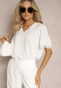 Biała Bluzka z Wykończeniami z Koronki i Dekoltem V Mallana