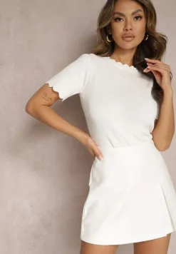 Biała Dzianinowa Bluzka z Nieregularnymi Krawędziami Datria