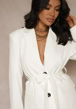 Biała Jednorzędowa Marynarka o Taliowanym Fasonie z Wiązanym Paskiem Daviritte