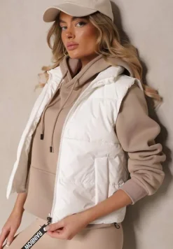 Biała Kamizelka z Wysokim Kołnierzem i Suwakiem z Ozdobą Aklaria