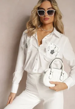 Biała Klasyczna Koszula z Kieszeniami Zdobiona Cyrkoniami i Kwiatowym Detalem Herlla