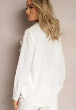 Biała Klasyczna Koszula z Kieszeniami Zdobiona Cyrkoniami i Kwiatowym Detalem Herlla