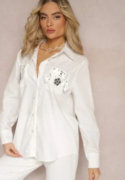 Biała Klasyczna Koszula z Kieszeniami Zdobiona Cyrkoniami i Kwiatowym Detalem Herlla