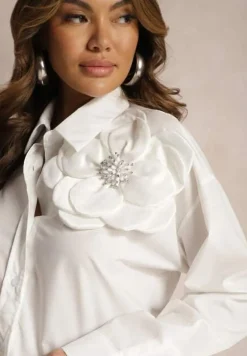 Biała Klasyczna Koszula z Aplikacją 3D z Kwiatowym Motywem Xirena