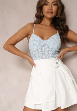 Biała Kopertowa Spódnica Mini w Stylu Cargo z Paskami Eire