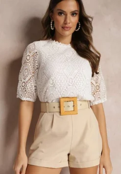 Biała Koronkowa Bluzka z Elastyczną Podszewką i Rękawem 3/4 Lindia
