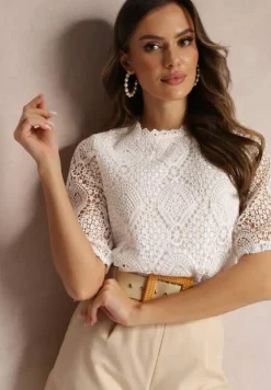 Biała Koronkowa Bluzka z Elastyczną Podszewką i Rękawem 3/4 Lindia