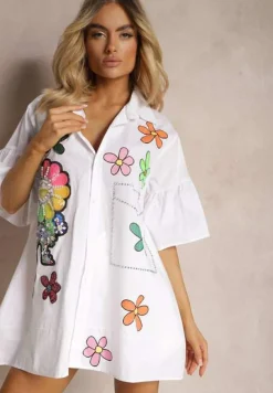 Biała Koszula Długa z Rękawami 3/4 Zapinana na Guziki z Ozdobnymi Naszywkami Vieva