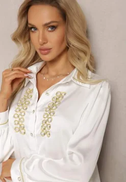 Biała Koszula Satynowa z Cyrkoniami i Perełkami oraz Kołnierzykiem Dokeria