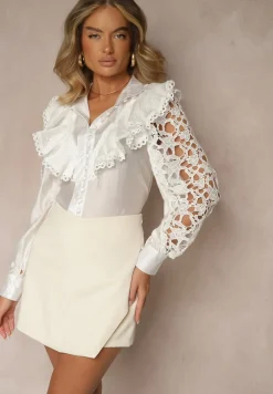 Biała Koszula z Ażurowymi Rękawami i Stójką z Falbankami Canadira