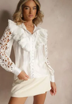 Biała Koszula z Ażurowymi Rękawami i Stójką z Falbankami Canadira
