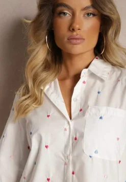 Biała Koszula z Bawełną Wykończona Haftowanymi Sercami i Kieszonką Merinitte