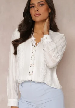 Biała Koszula z Koronką Falbankami i Perłowymi Guzikami Wildberg