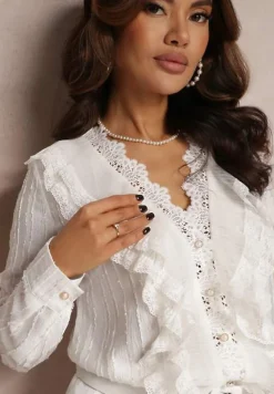 Biała Koszula z Koronką Falbankami i Perłowymi Guzikami Wildberg