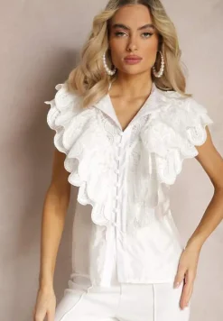 Biała Koszula z Szerokimi Falbanami z Przodu i na Ramionach Clioni