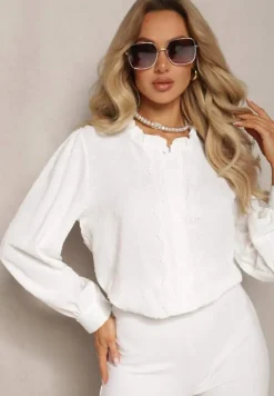 Biała Koszula z Wiskozy Ozdobiona Koronką i Falbanką w Postaci Stójki Nesaviki
