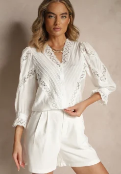 Biała Koszula z Wiskozy z Rękawami 7/8 Ozdobiona Koronką i Falbankami przy Mankietach Waerata
