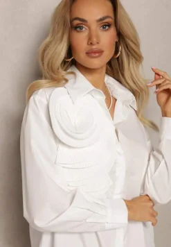 Biała Koszula z Wiązanym Sznurkiem Przy Szyi i Ozdobną Aplikacją z Boku Oldivia
