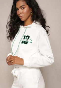 Biała Krótka Bluza z Kapturem Ściągaczami i Ozdobnym Nadrukiem Relis