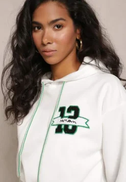 Biała Krótka Bluza z Kapturem Ściągaczami i Ozdobnym Nadrukiem Relis