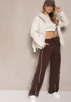 Biała Kurtka z Kapturem Sznurkami i Ozdobnymi Przeszyciami Karedia