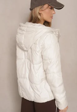 Biała Kurtka z Kapturem Sznurkami i Ozdobnymi Przeszyciami Karedia