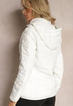 Biała Kurtka z Klasycznym Pikowaniem i Kapturem Sumlina