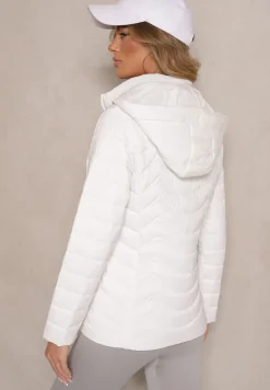 Biała Kurtka z Pikowanymi Przeszyciami i Odpinanym Kapturem Natisne