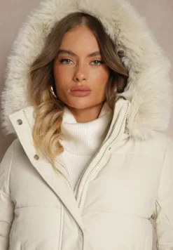 Biała Kurtka z Pikowanymi Przeszyciami i Kapturem z Futrem z Możliwością Odpięcia Innaia