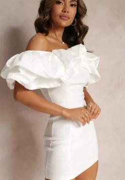 Biała Mini Sukienka o Dopasowanym Fasonie z Hiszpańskim Dekoltem Callacia