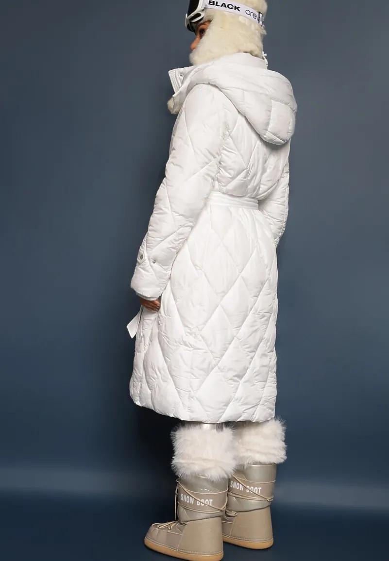 Biała Pikowana Kurtka Płaszcz za Kolano Wiązana w Pasie z Kapturem Klavsa